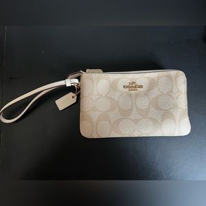 Coach Double Corner Zip Wristlet